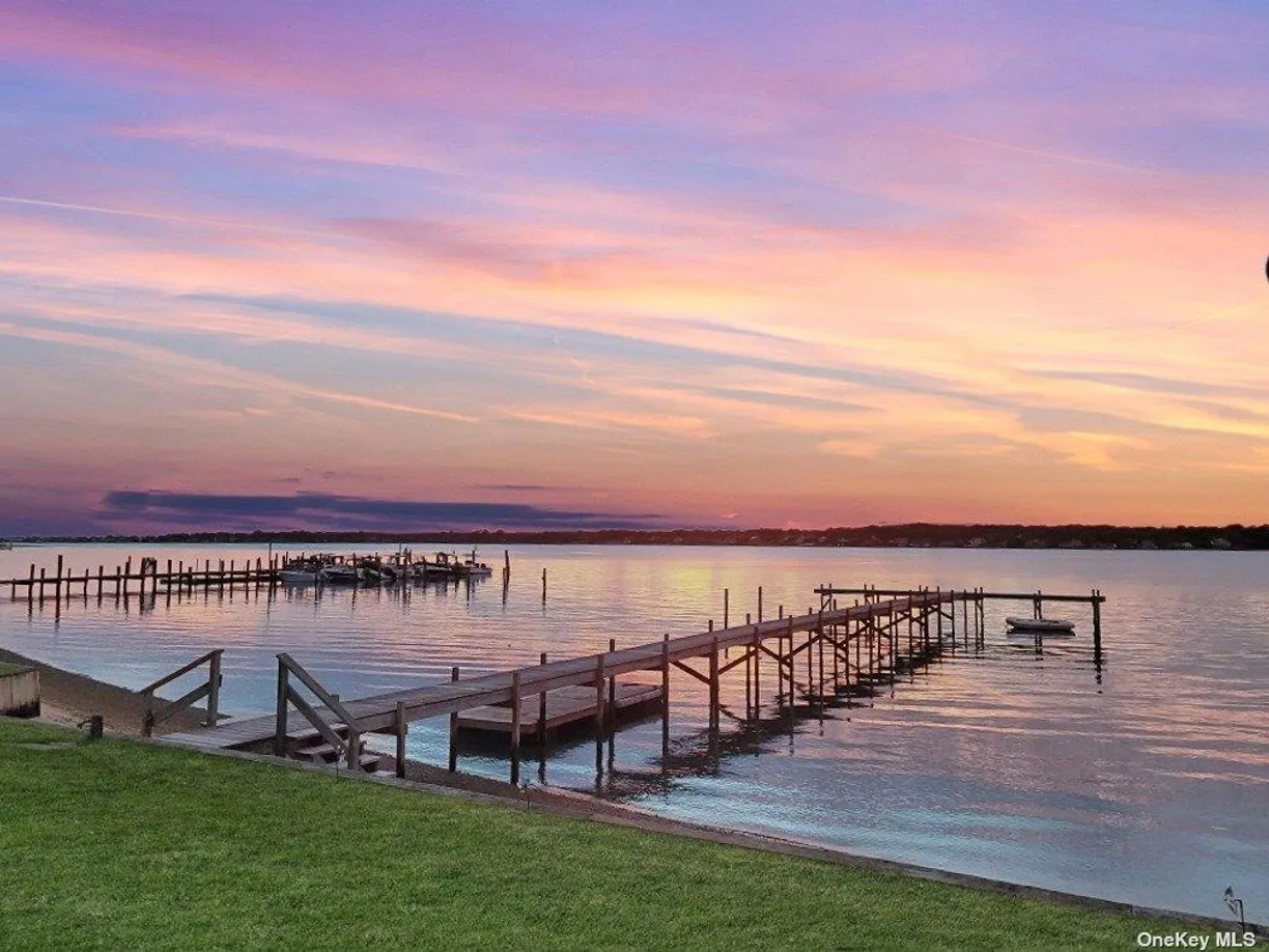 The Hamptons Real Estate | View 46 Rampasture Road, 5 | 1 Bed, 1 Bath