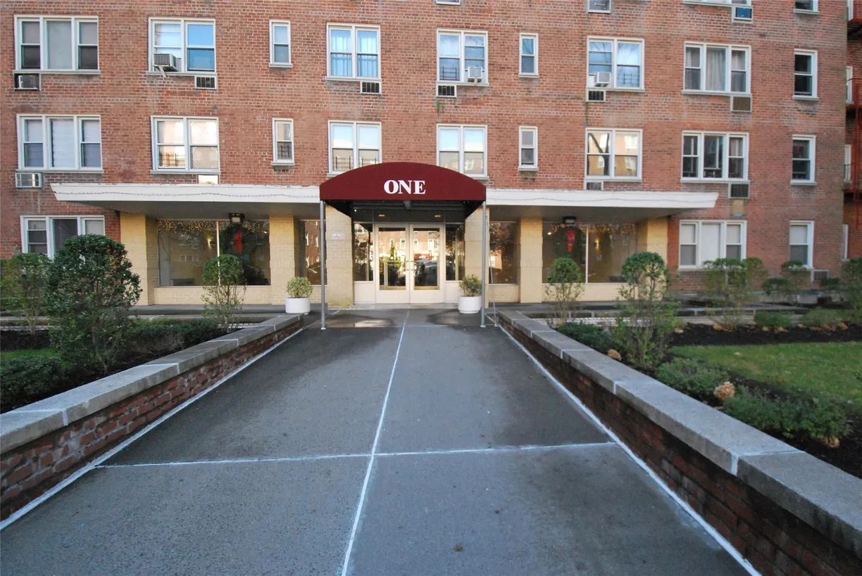 Westchester Real Estate | View 1 Sadore Lane, 2T | 2 Beds, 2 Baths