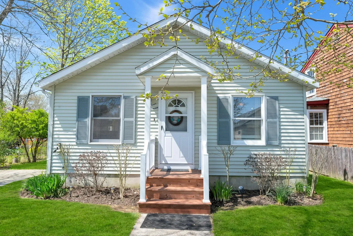 The Hamptons Real Estate | View 411 2nd Street | Listing