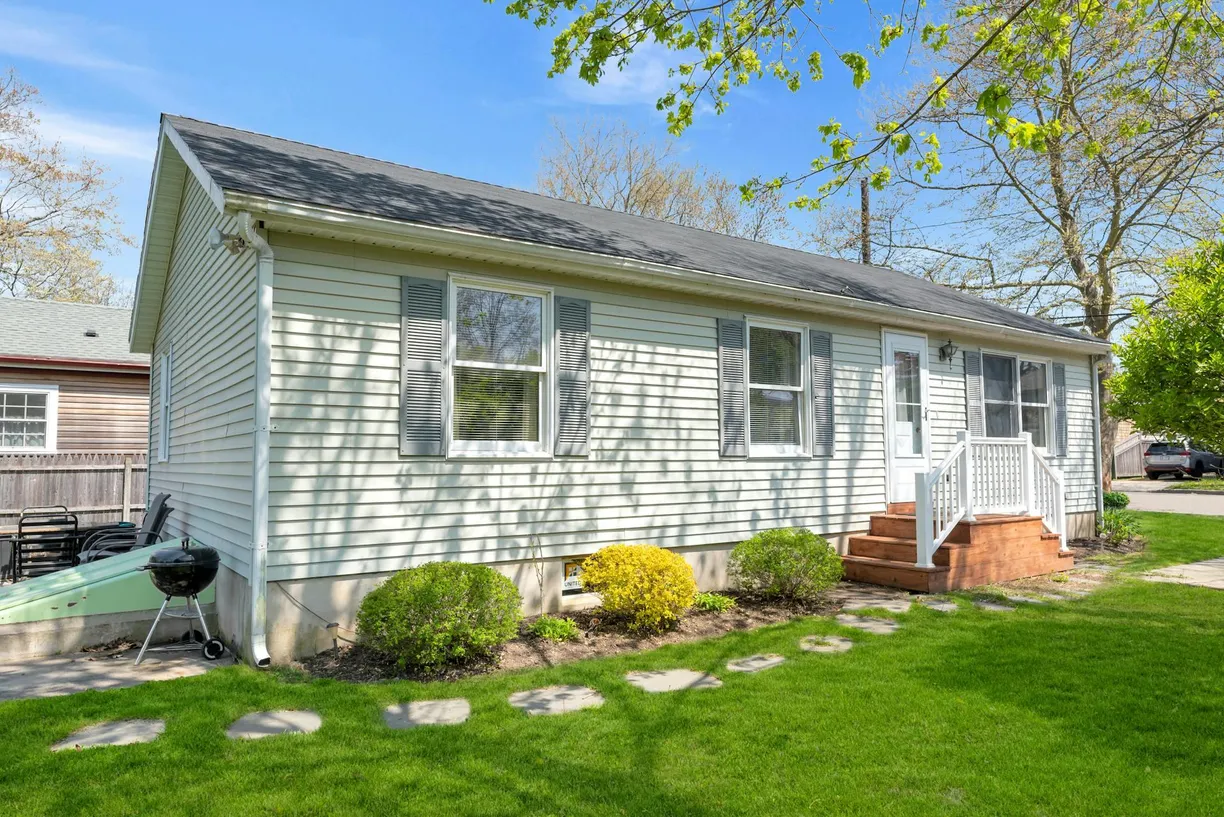 The Hamptons Real Estate | View 411 2nd Street | 3 Beds, 1 Bath