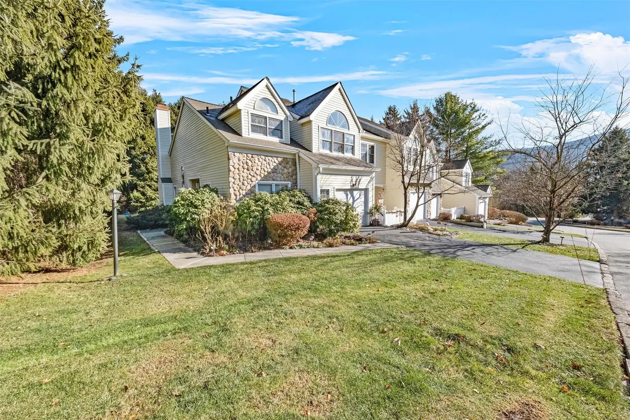 Hudson Valley Real Estate | View 87 Spruce Ridge Drive | 2 Beds, 2 Baths