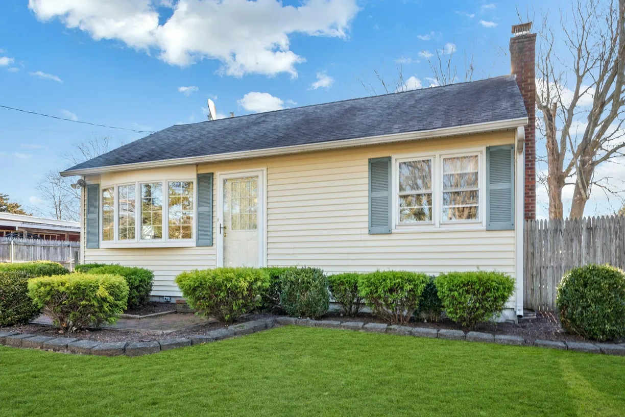 The Hamptons Real Estate | View 1645 Ruth Road | Listing