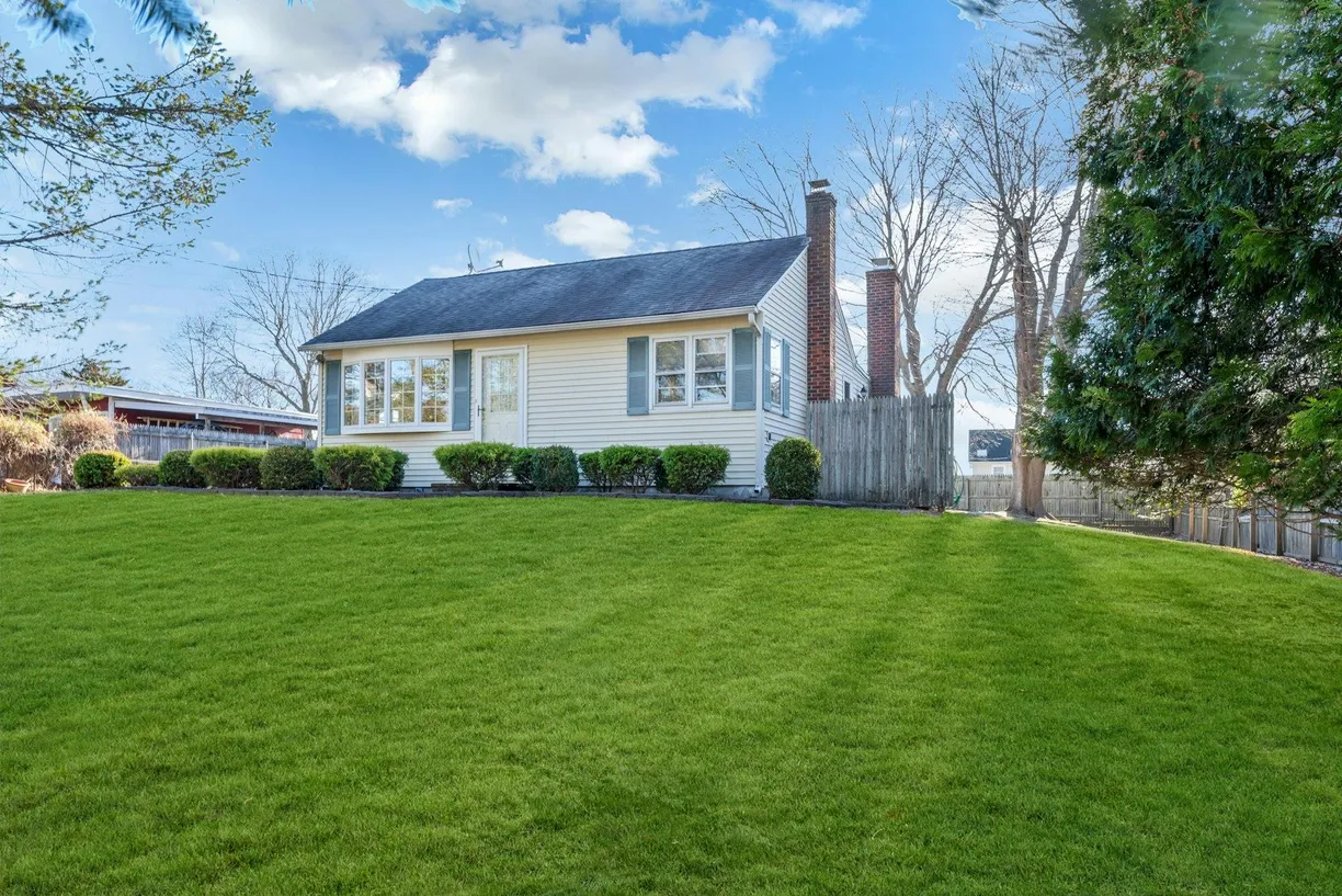 The Hamptons Real Estate | View 1645 Ruth Road | Listing