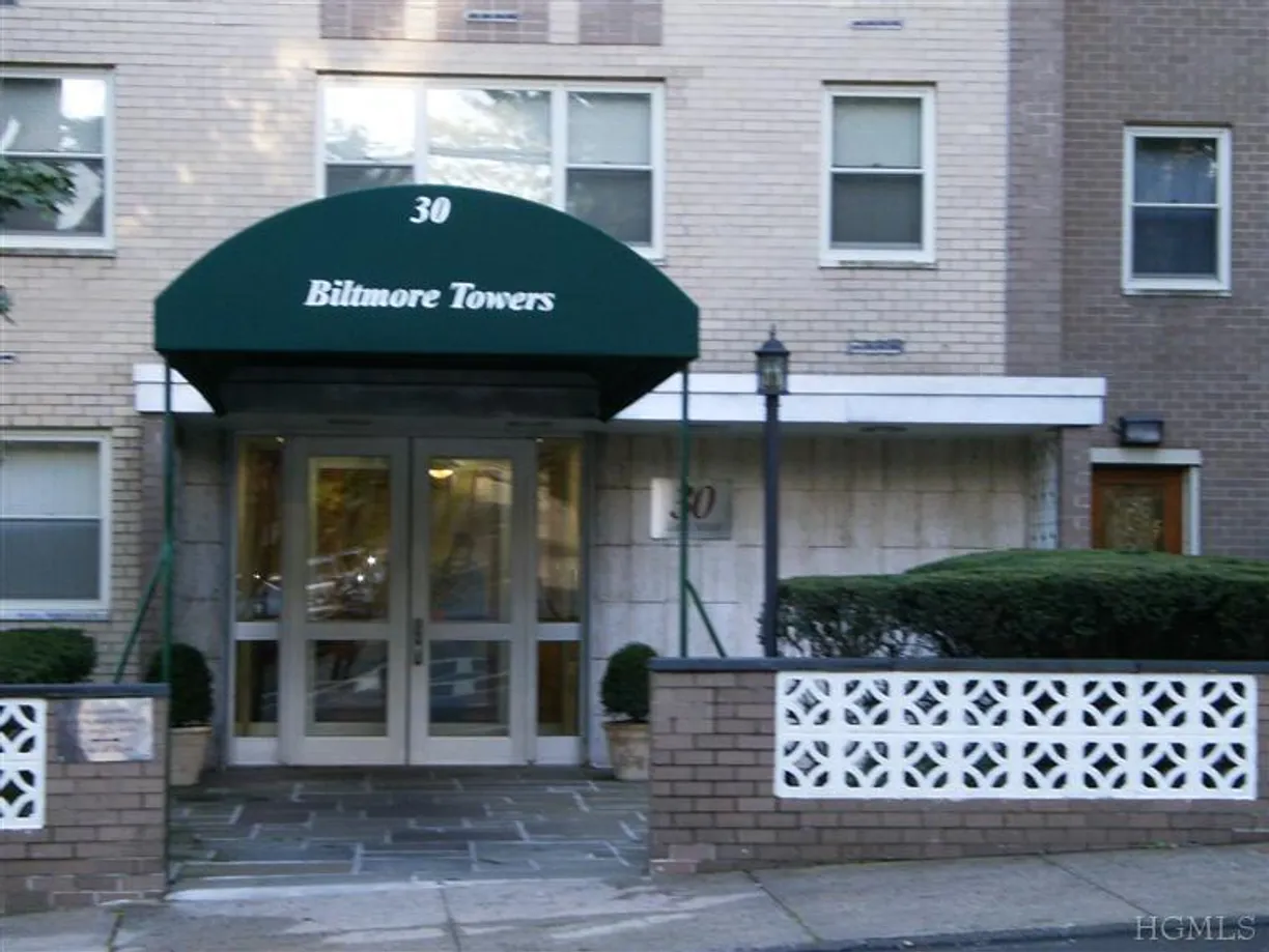 Westchester Real Estate | View 30 Lake Street, 7I | 2 Beds, 1 Bath