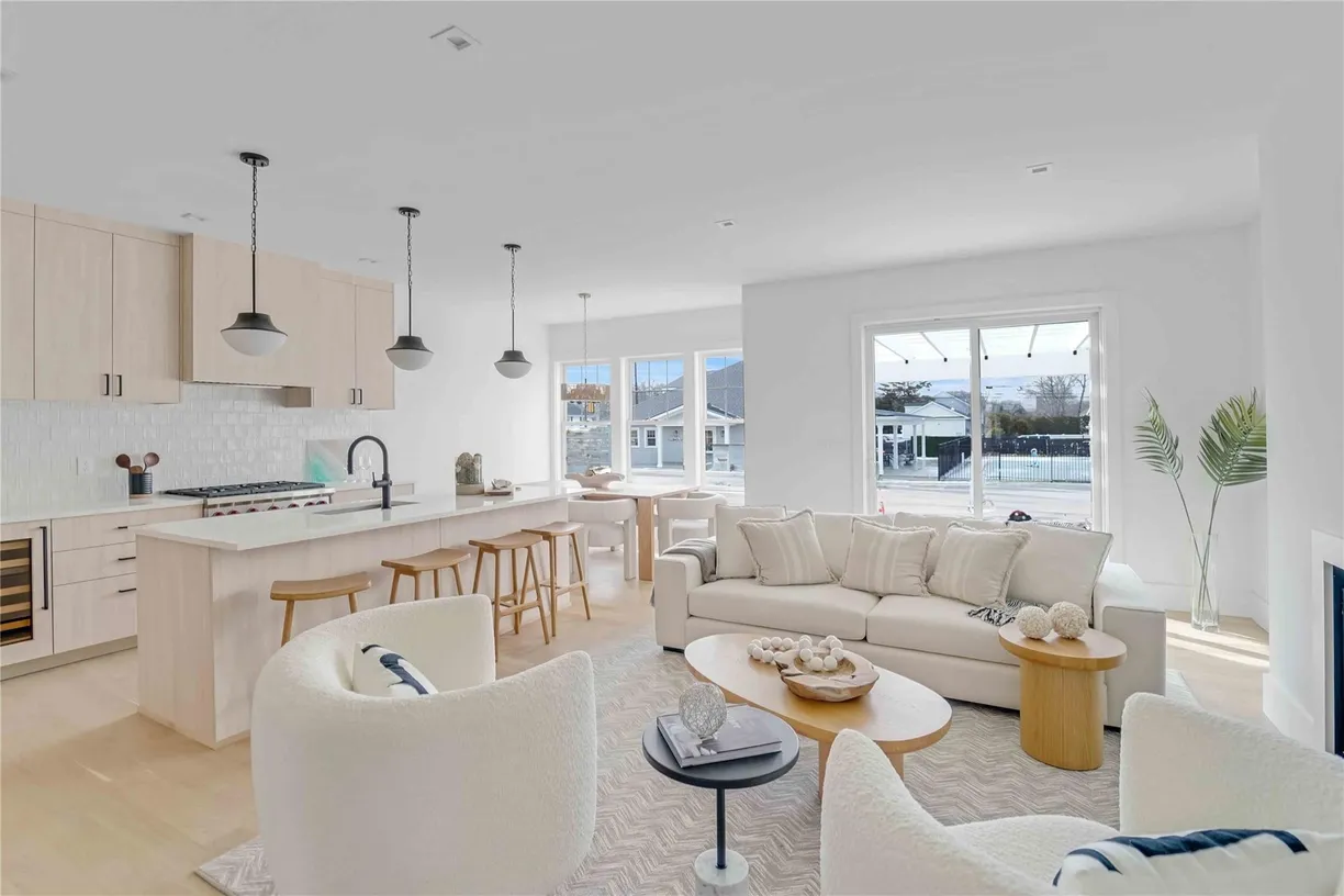 The Hamptons Real Estate | View 12 Depot, 103 (Pearl Way) | Listing