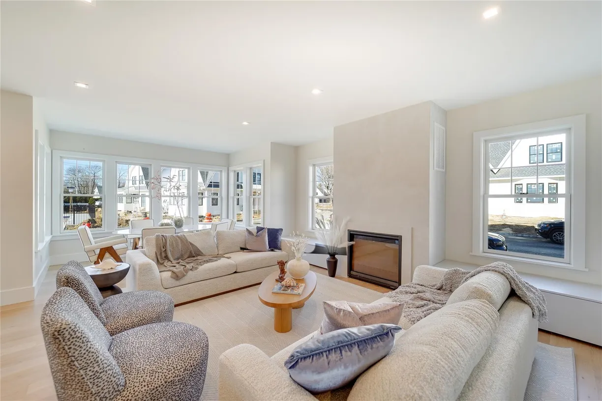 The Hamptons Real Estate | View 12 Depot, 1701 (Pearl Way) | Listing