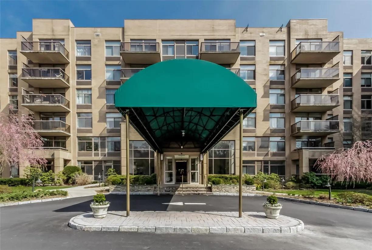 Westchester Real Estate | View 35 N Chatsworth Avenue, 1H | 2 Beds, 2 Baths