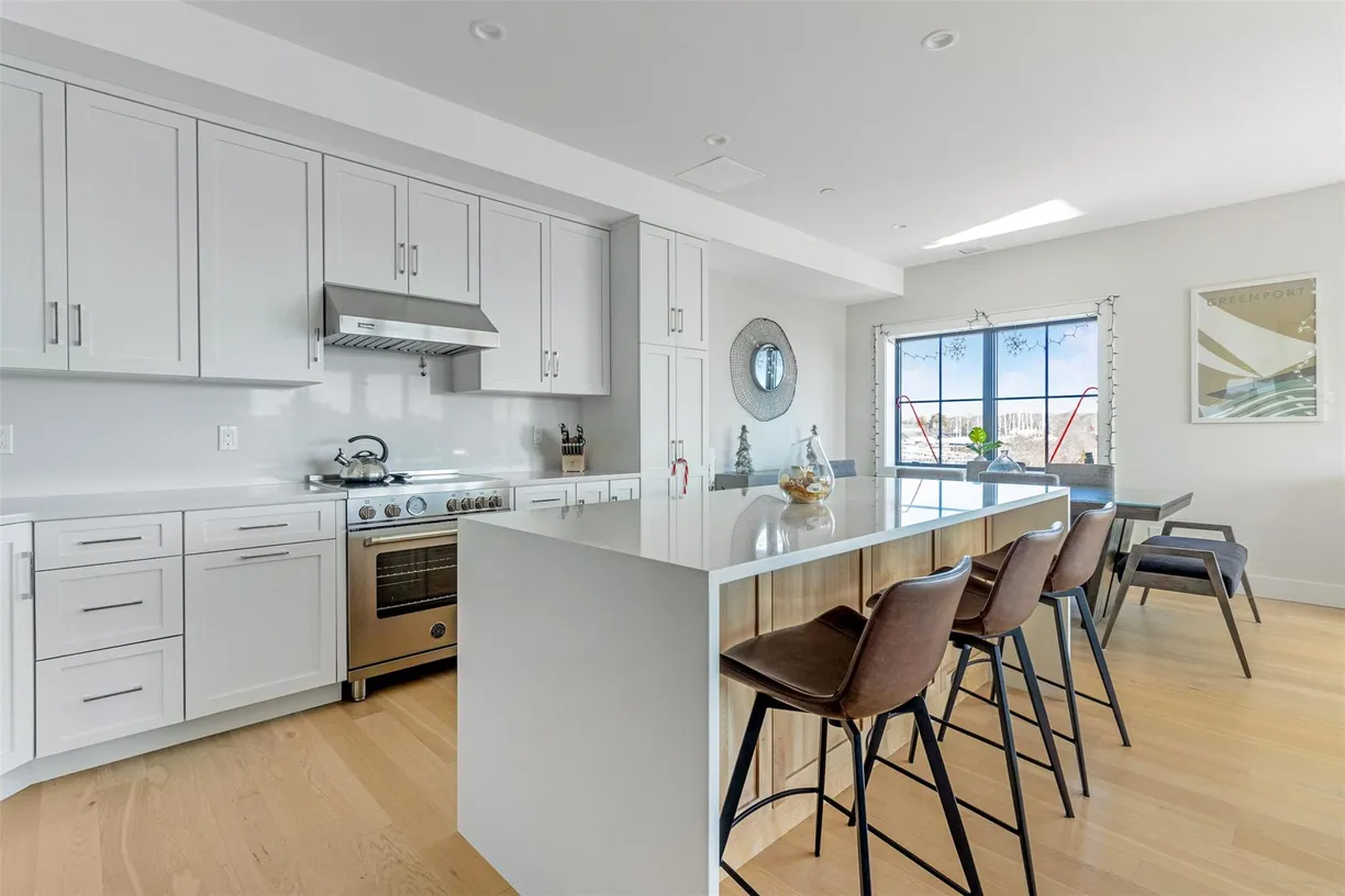 The Hamptons Real Estate | View 123 Sterling Avenue, 12 | Listing