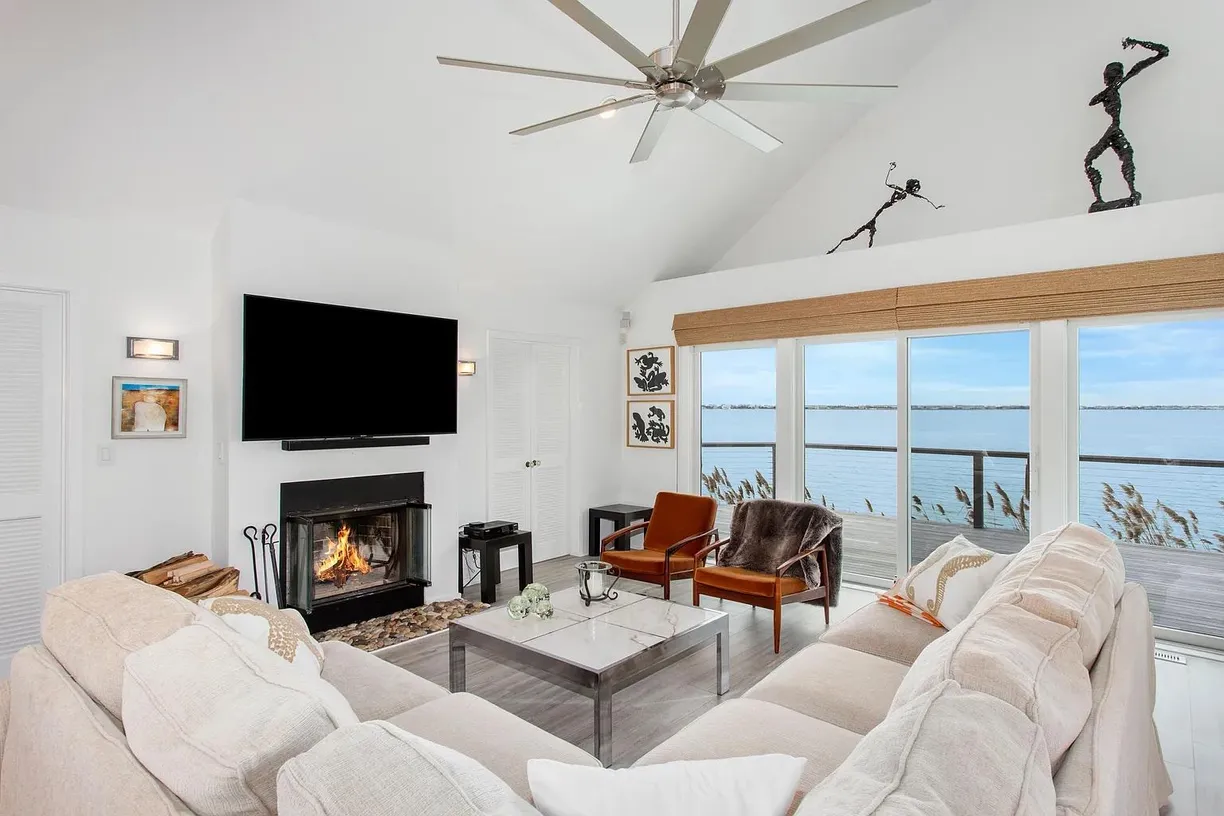 The Hamptons Real Estate | View 1 Sandpiper Court | Listing