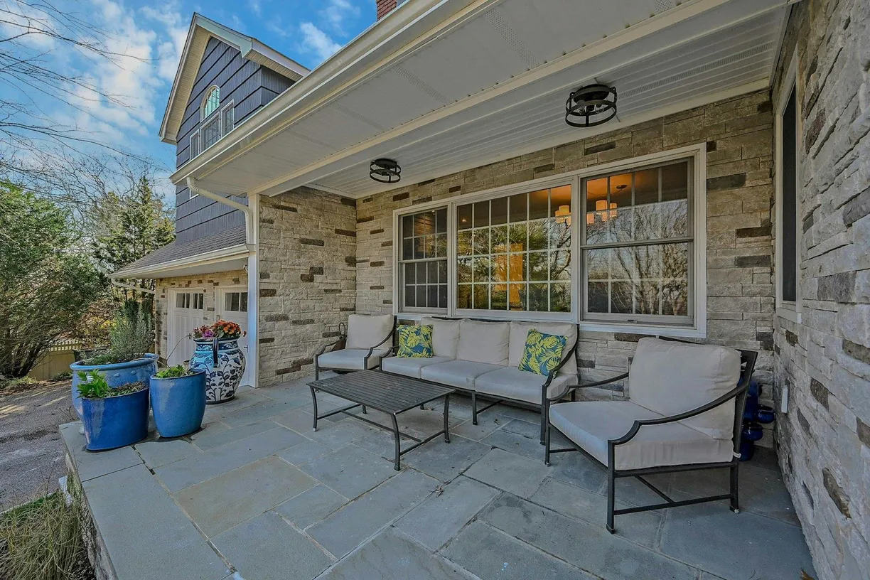 The Hamptons Real Estate | View 5270 Nassau Point Road | Listing