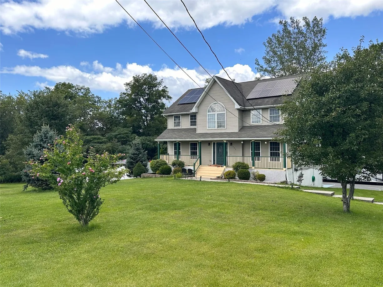 Rockland/Orange/NJ Real Estate | View 525 Silver Lake Scotchtown Road | 4 Beds, 3 Baths