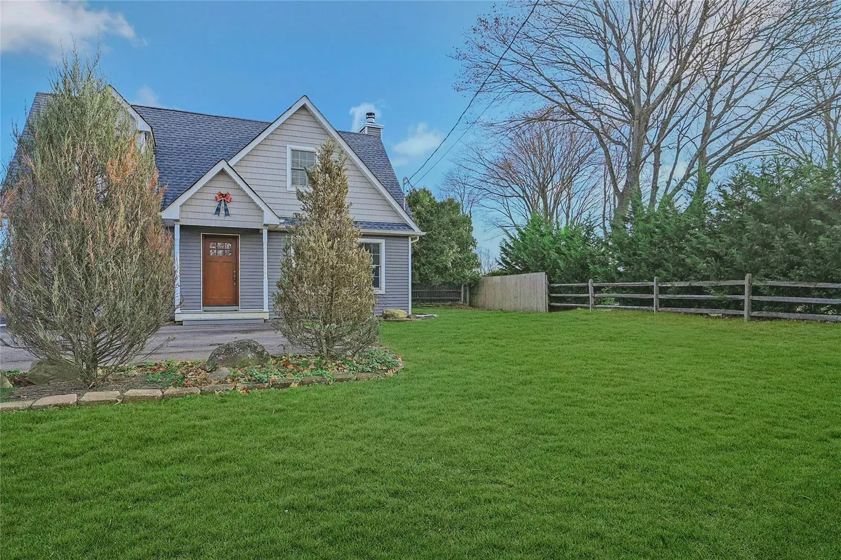 The Hamptons Real Estate | View 1727 Main Road | Listing