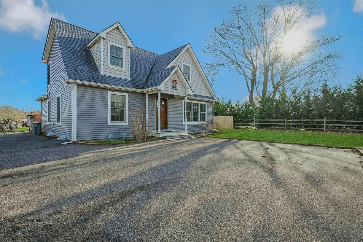 The Hamptons Real Estate | View 1727 Main Road | 3 Beds, 2 Baths