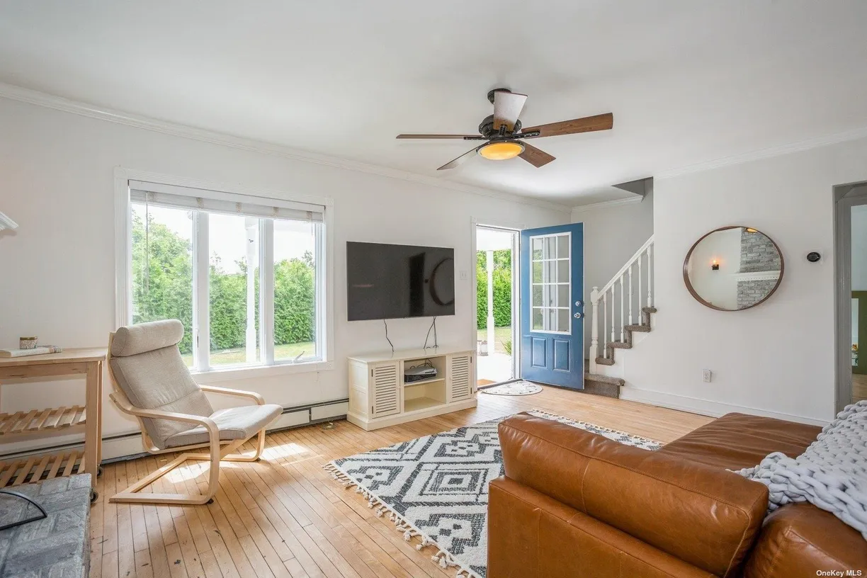 The Hamptons Real Estate | View 11 S Bay Avenue | Listing