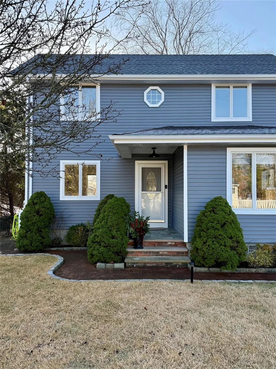 The Hamptons Real Estate | View 12 Lincoln Road | 3 Beds, 2 Baths