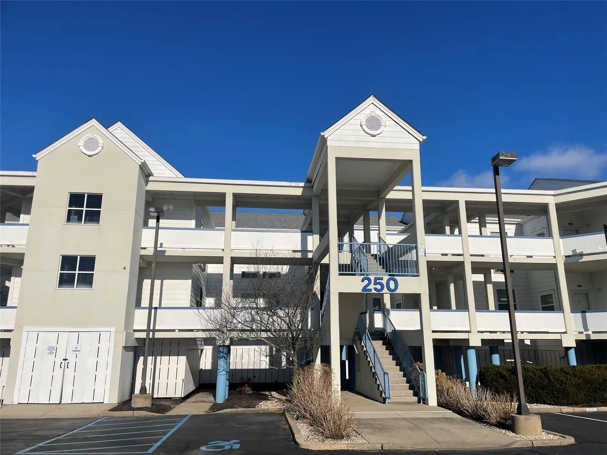 The Hamptons Real Estate | View 250 Dune Road, 113 | 2 Beds, 2 Baths