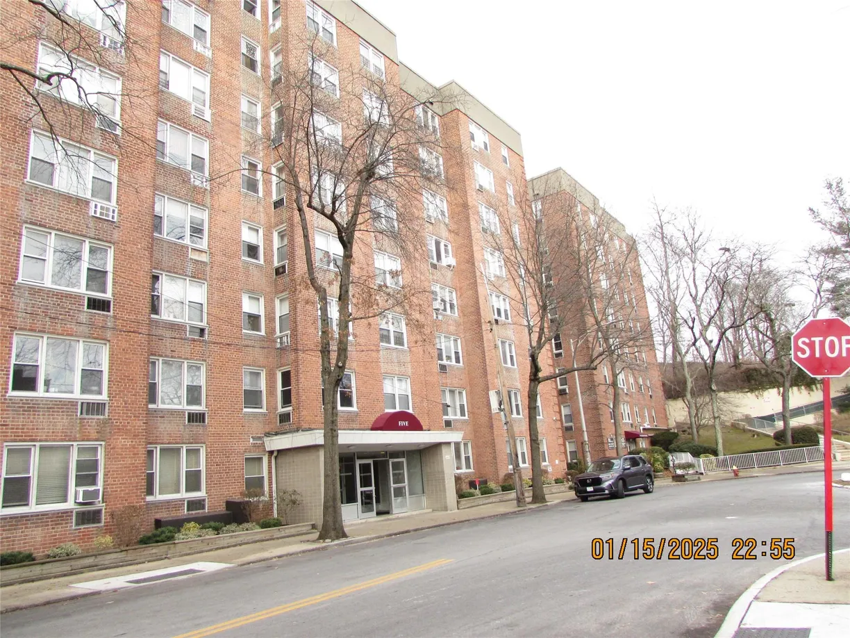 Westchester Real Estate | View 5 Sadore Lane, 3 S | 1 Bed, 1 Bath
