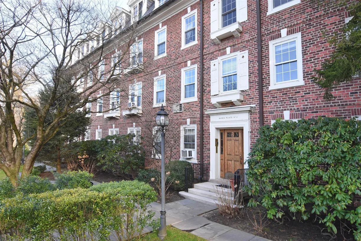 Westchester Real Estate | View 2 Alden Place, 2C | 2 Beds, 1 Bath