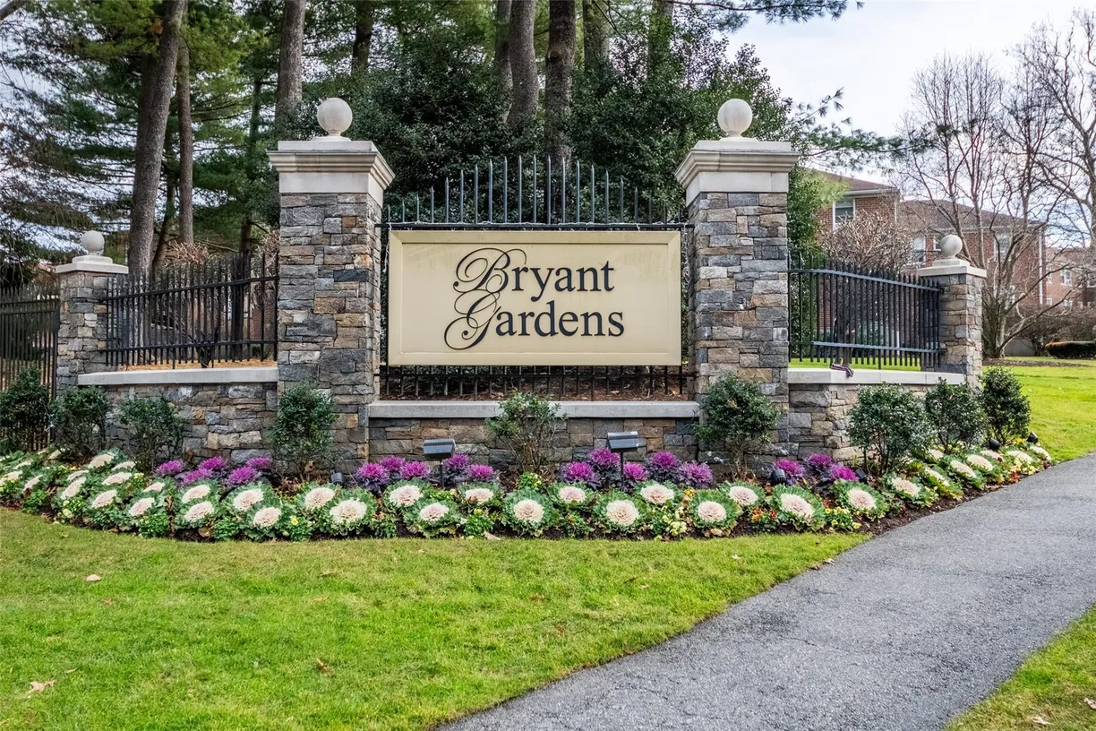 Westchester Real Estate | View 5 Bryant Crescent, 1F | 1 Bed, 1 Bath