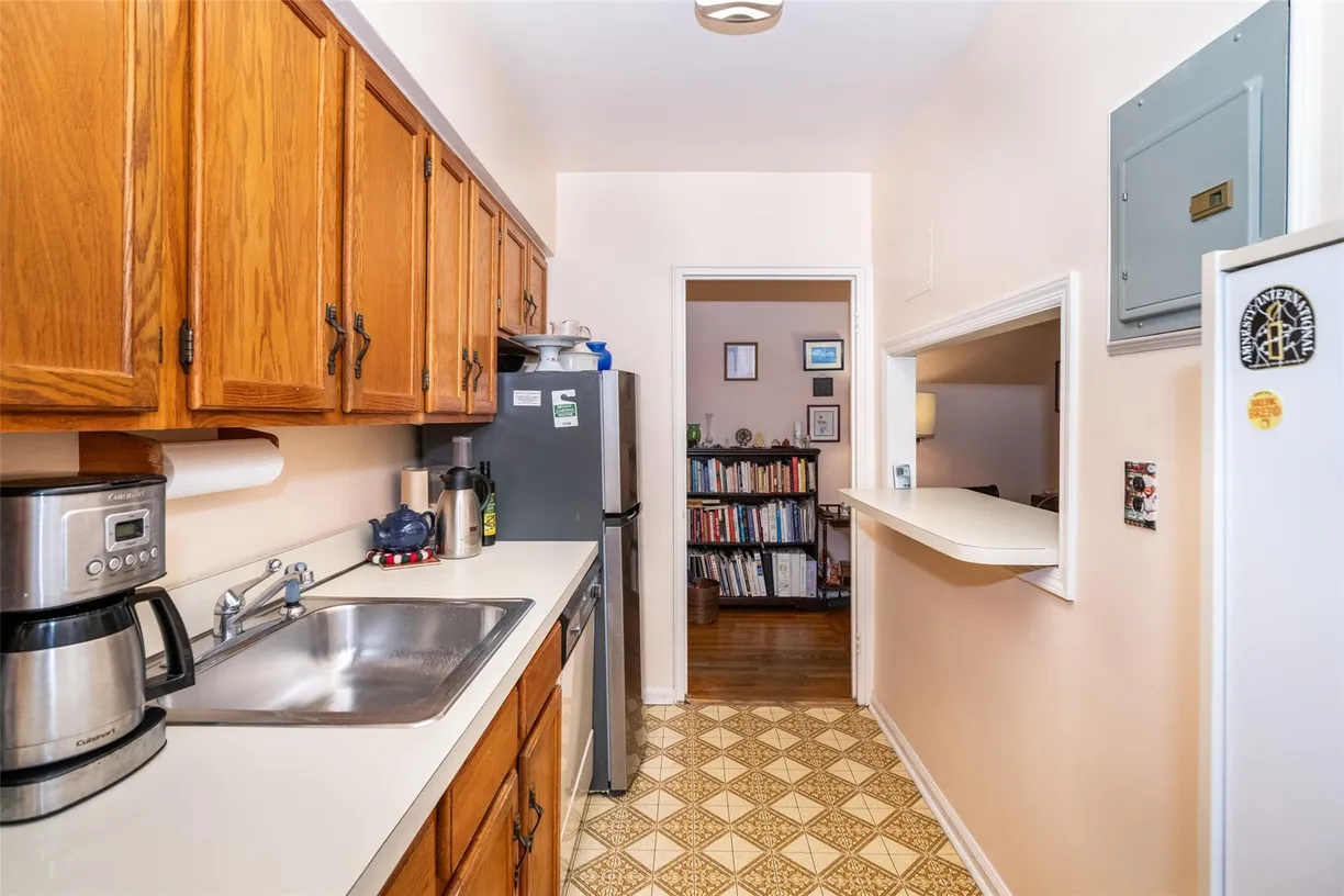 Westchester Real Estate | View 5 Bryant Crescent, 1F | Listing