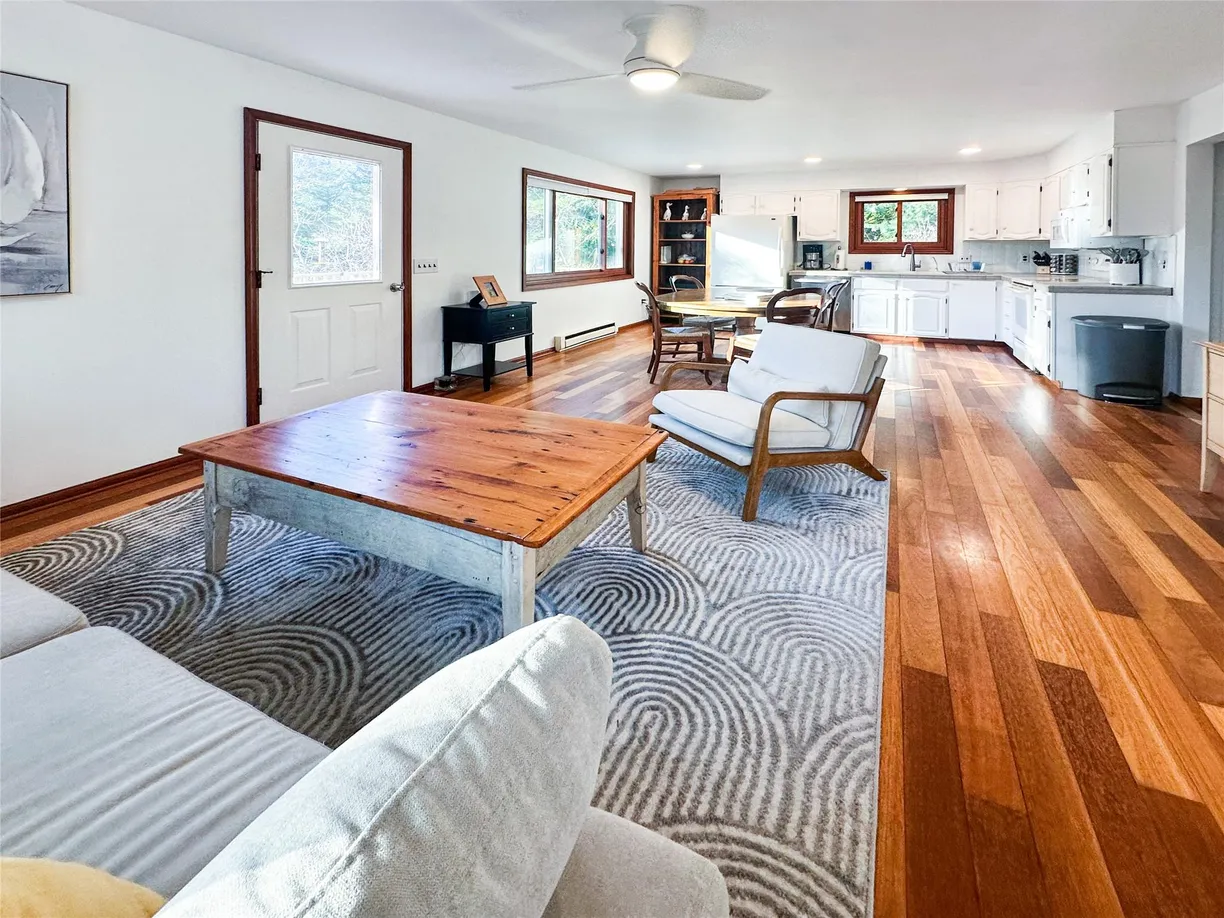 The Hamptons Real Estate | View 3 Lakeview Drive | Listing