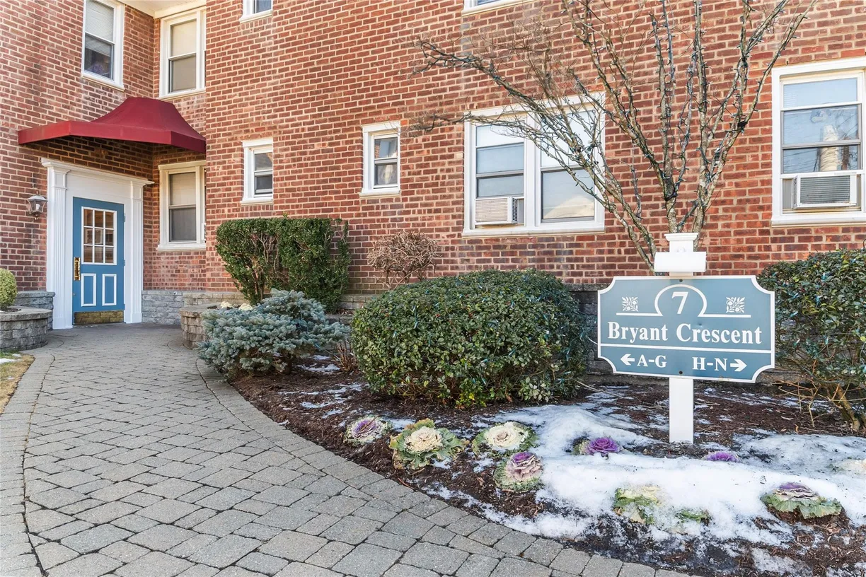 Westchester Real Estate | View 7 Bryant Crescent, 2G | Listing