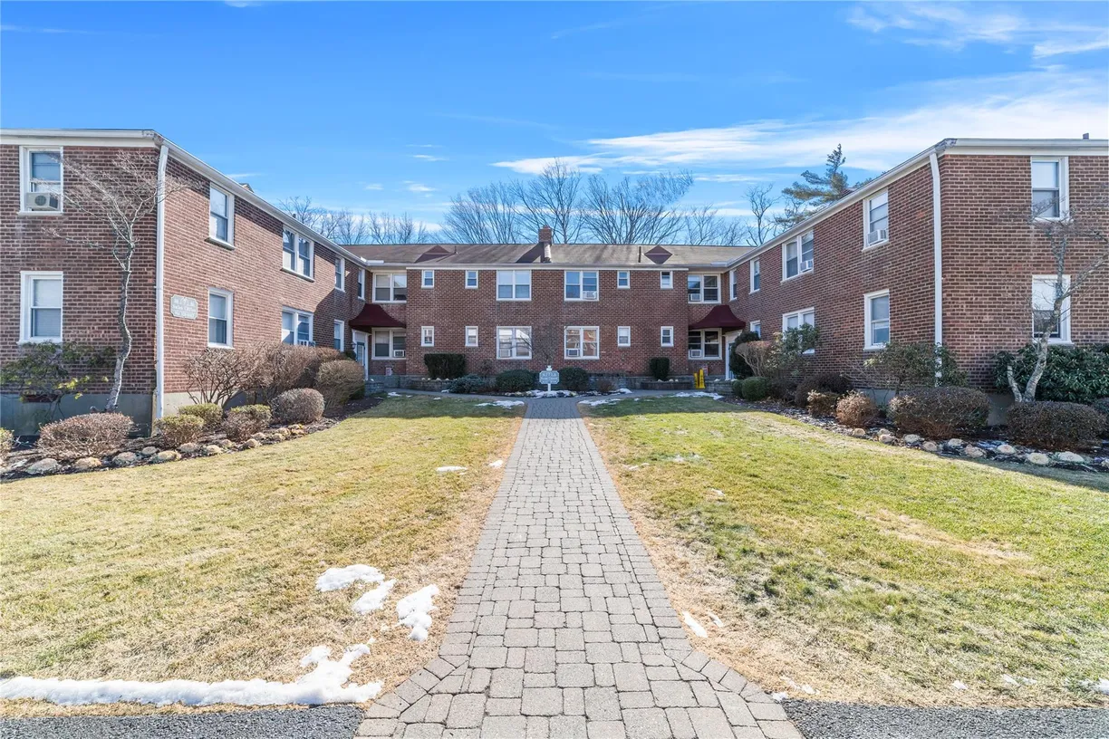 Westchester Real Estate | View 7 Bryant Crescent, 2G | Listing
