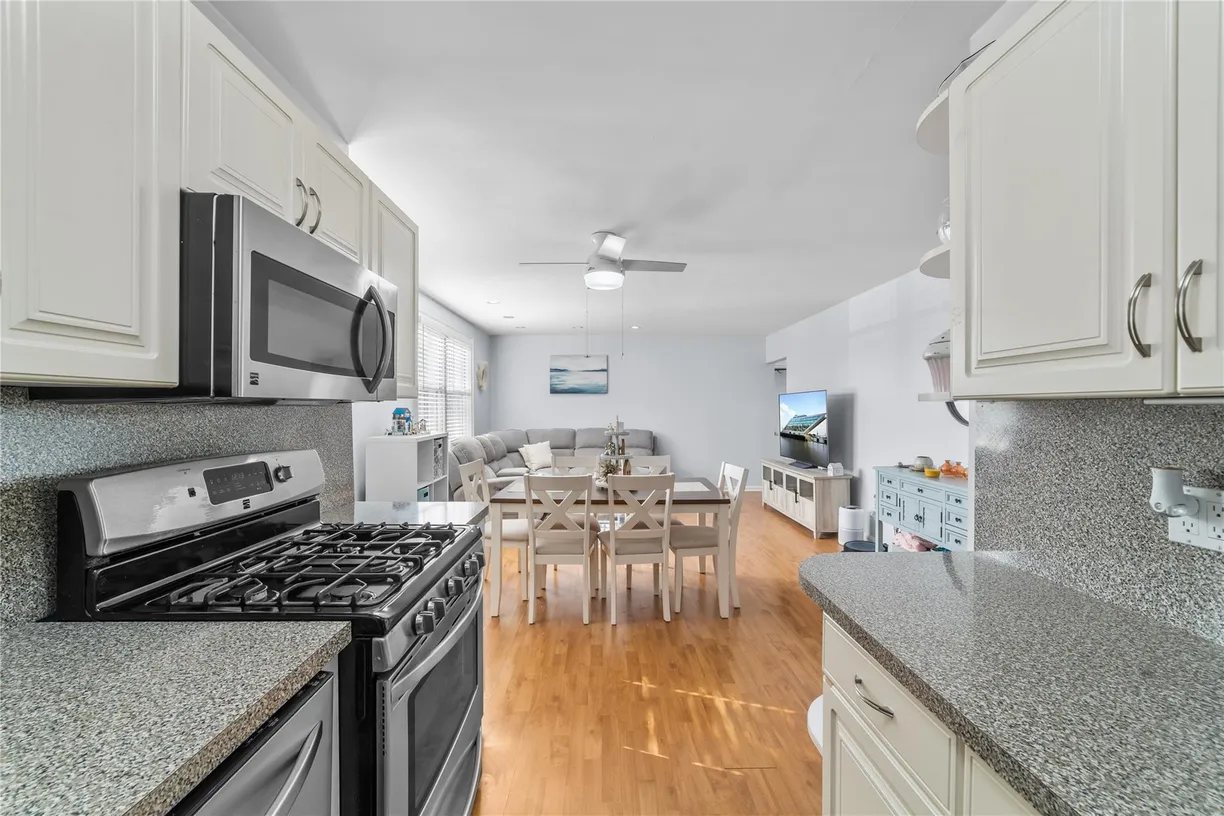 Westchester Real Estate | View 7 Bryant Crescent, 2G | 2 Beds, 1 Bath