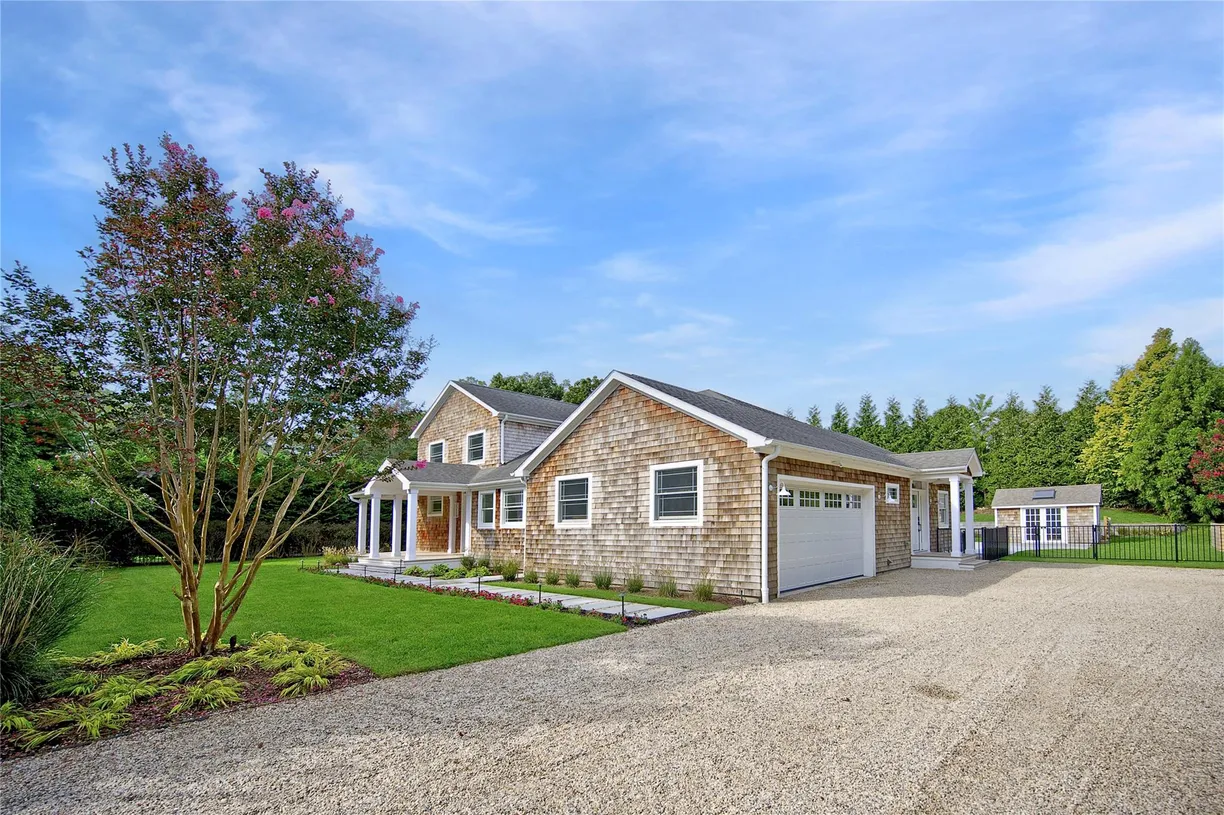 The Hamptons Real Estate | View 175 Bishops Lane | 7 Beds, 6 Baths