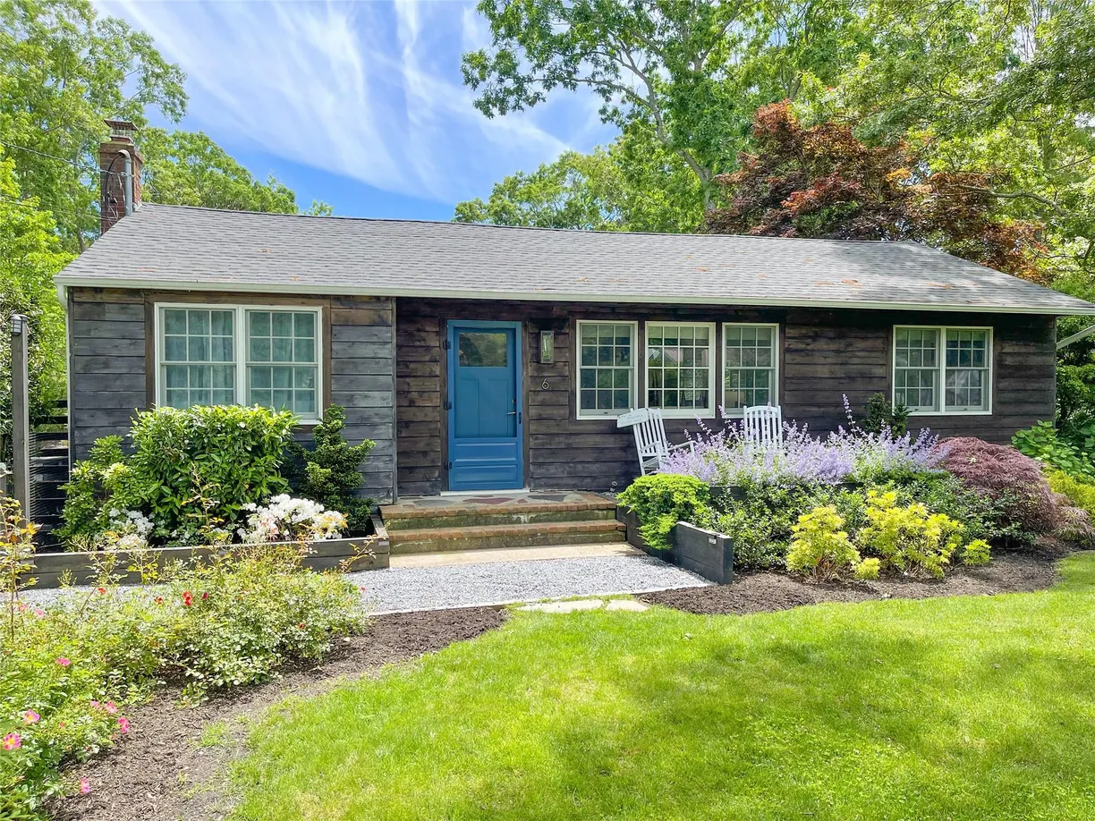 The Hamptons Real Estate | View 6 Long Lane | 2 Beds, 2 Baths
