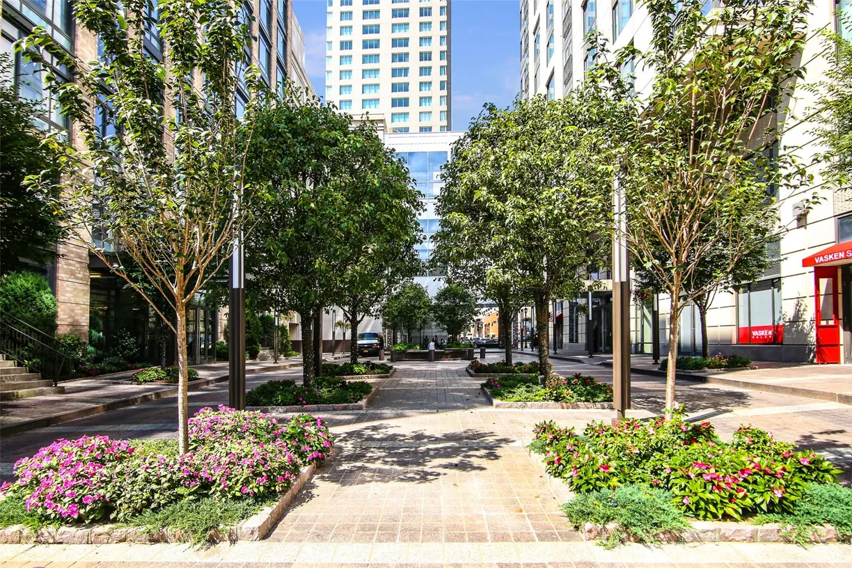 Westchester Real Estate | View 10 City Place, 26C | 2 Beds, 2 Baths