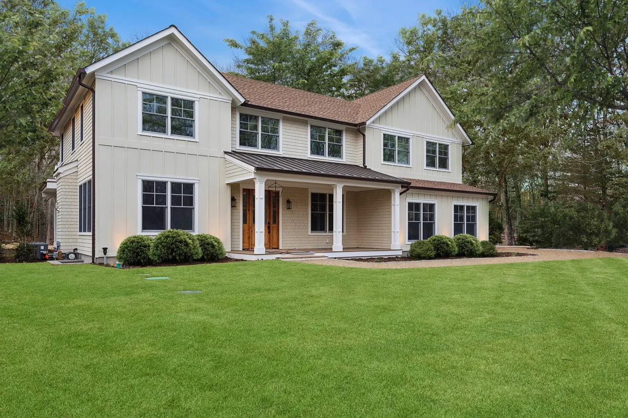 The Hamptons Real Estate | View 9 Lincoln Street | 7 Beds, 6 Baths