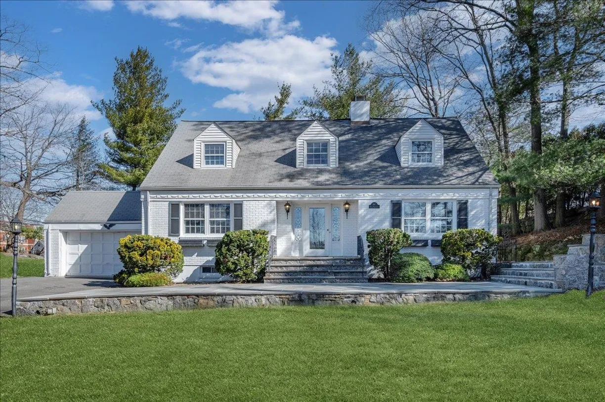 Westchester Real Estate | View 1 Mead Pond Lane | 3 Beds, 2 Baths