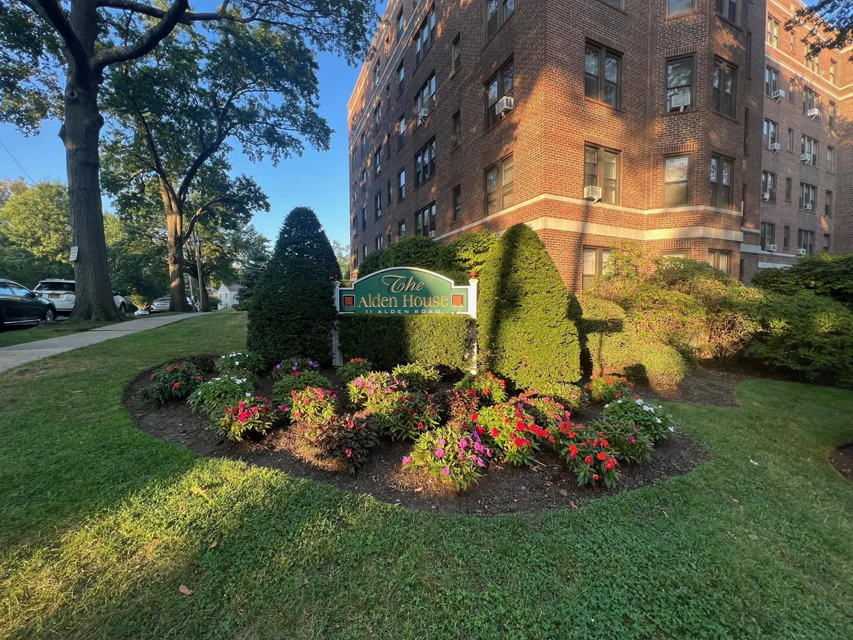 Westchester Real Estate | View 11 Alden Road, 2B | 1 Bed, 1 Bath