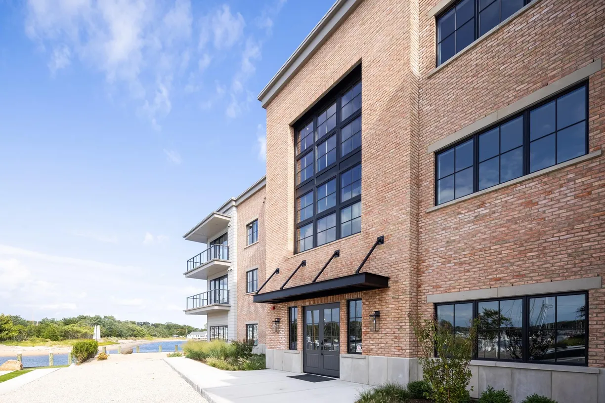 The Hamptons Real Estate | View 123 Sterling Avenue, 8 | Listing