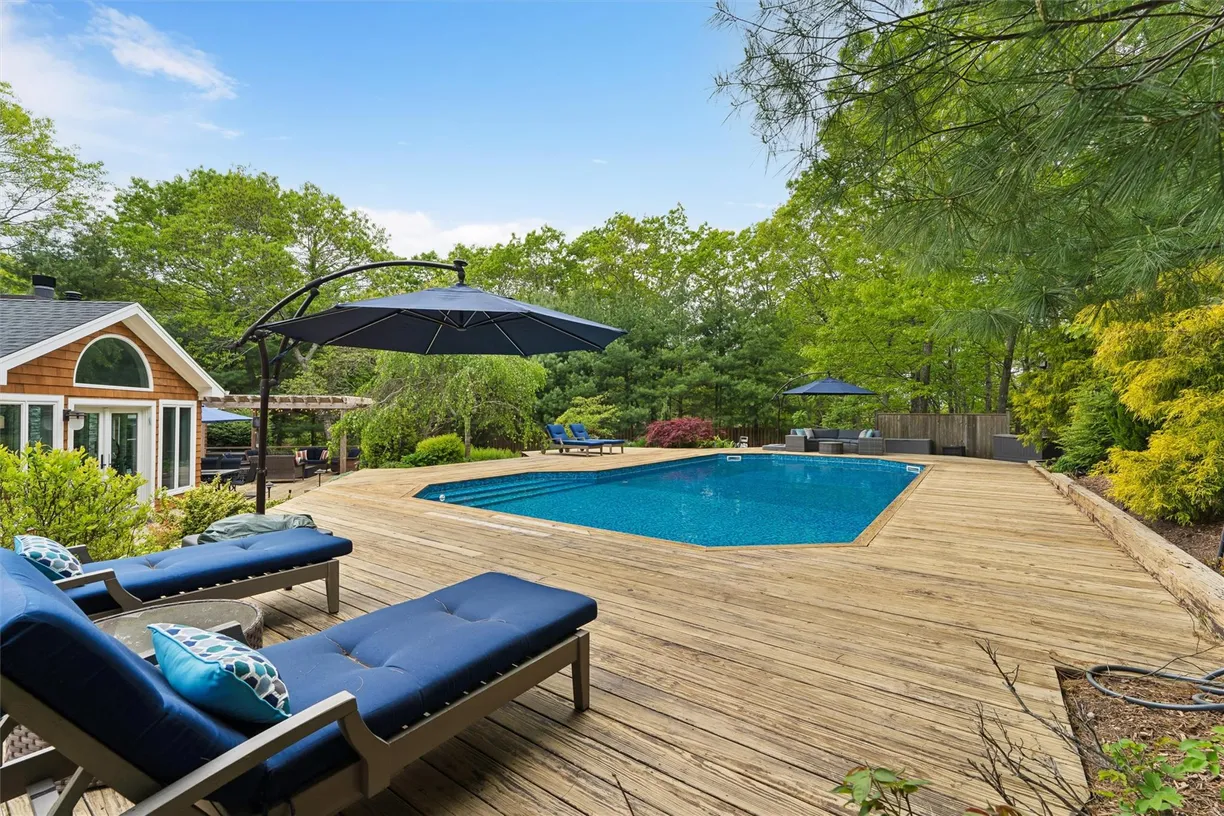 The Hamptons Real Estate | View 16 Wood View Way | 4 Beds, 4 Baths