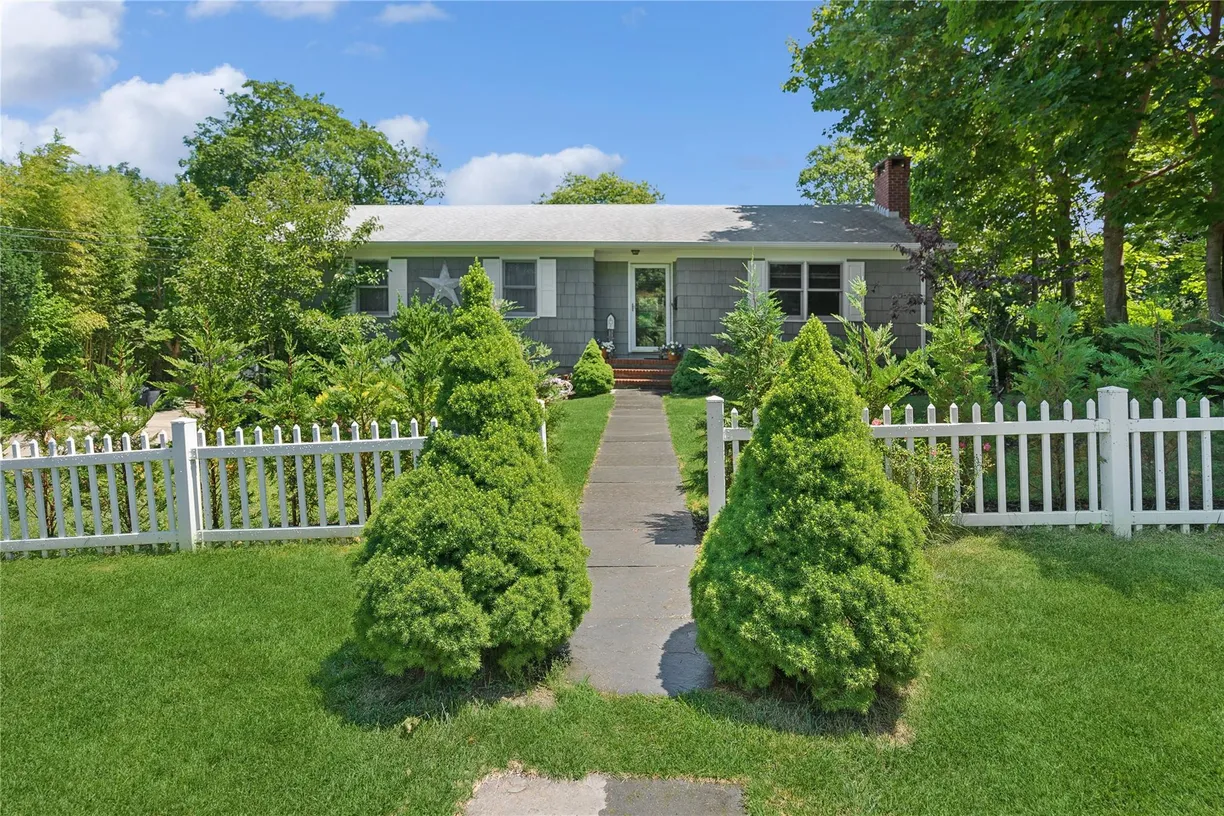 The Hamptons Real Estate | View 46 Bayview Avenue | Listing