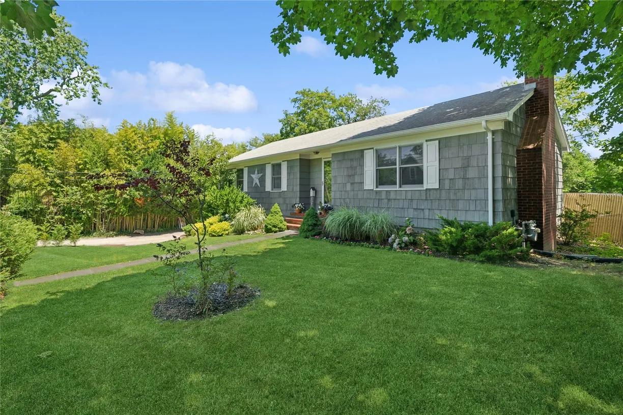 The Hamptons Real Estate | View 46 Bayview Avenue | Listing