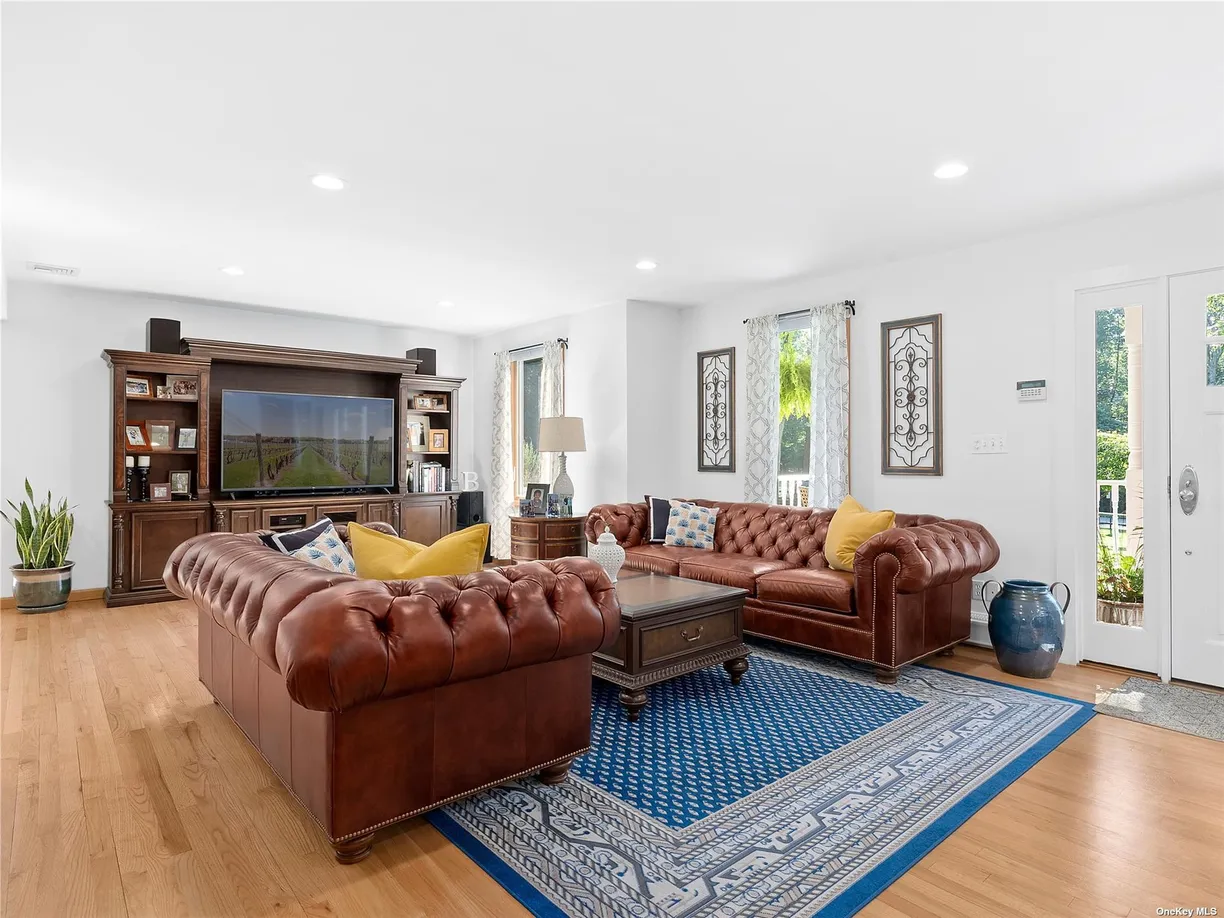 The Hamptons Real Estate | View 340 N Magee Street | Listing