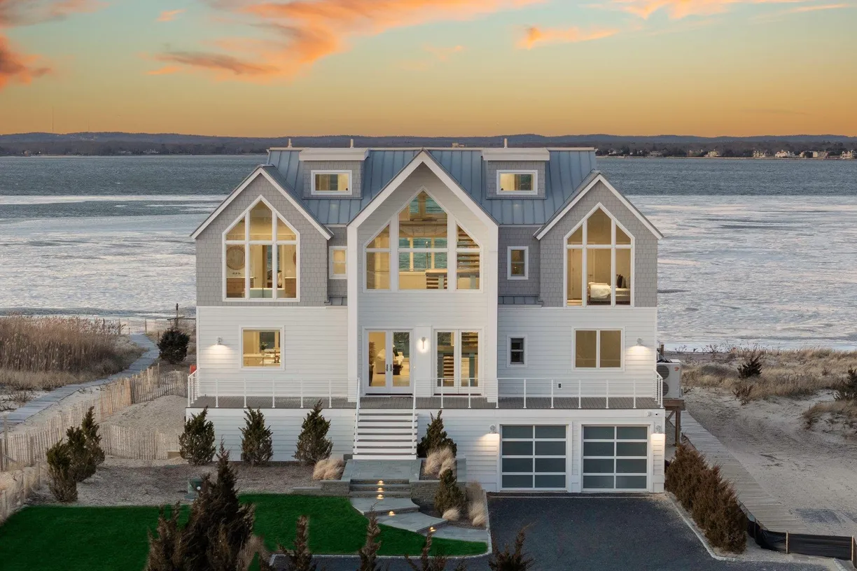 The Hamptons Real Estate | View 774B Dune Road | 6 Beds, 7 Baths