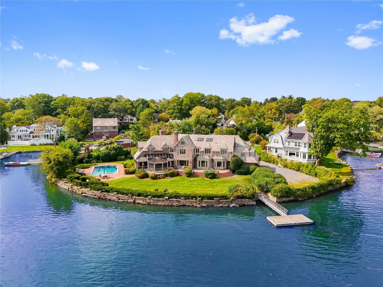 Westchester Real Estate | View 1 Douglas Lane | 5 Beds, 4 Baths