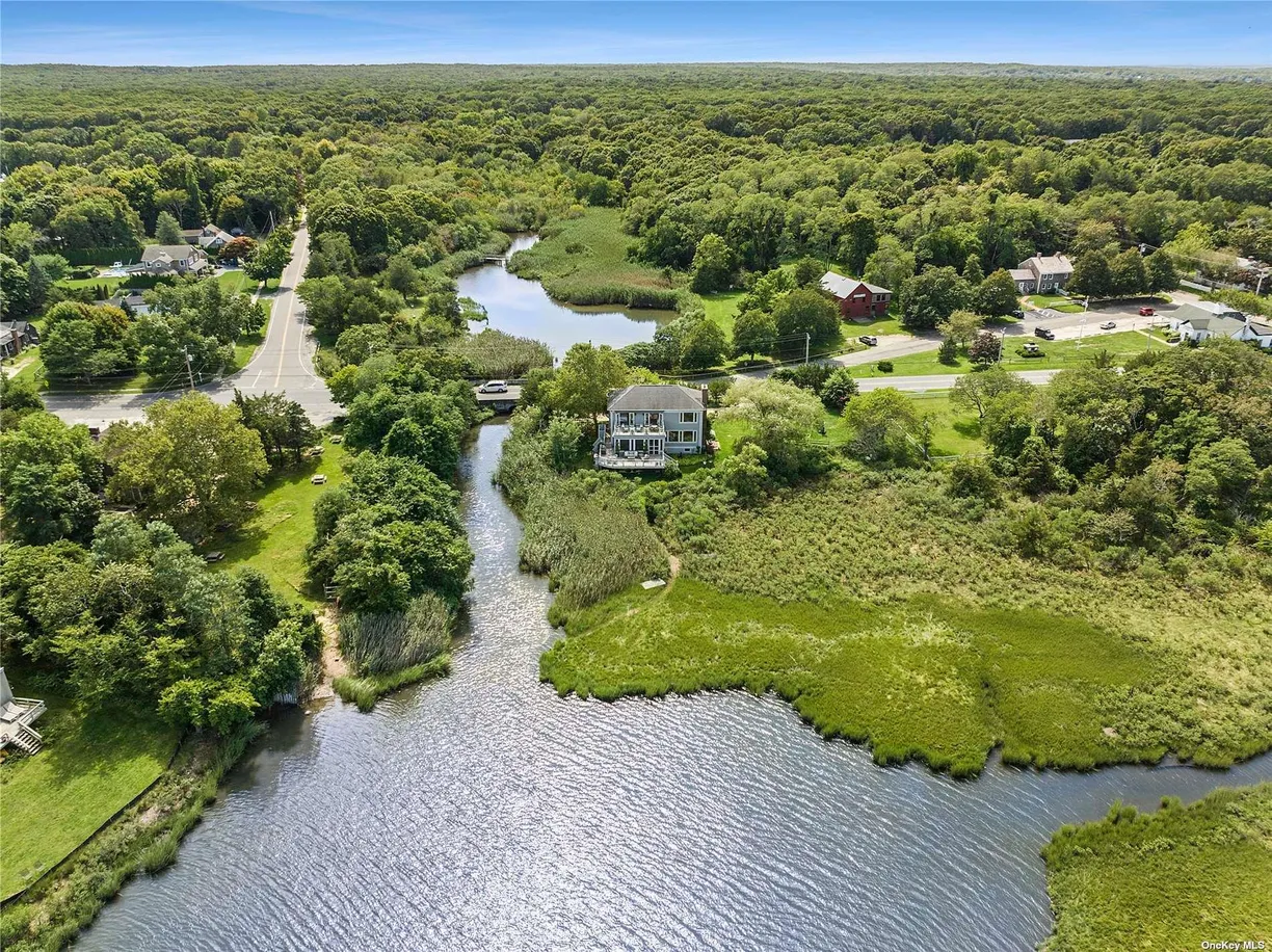 The Hamptons Real Estate | View 21 Old Stone | Listing