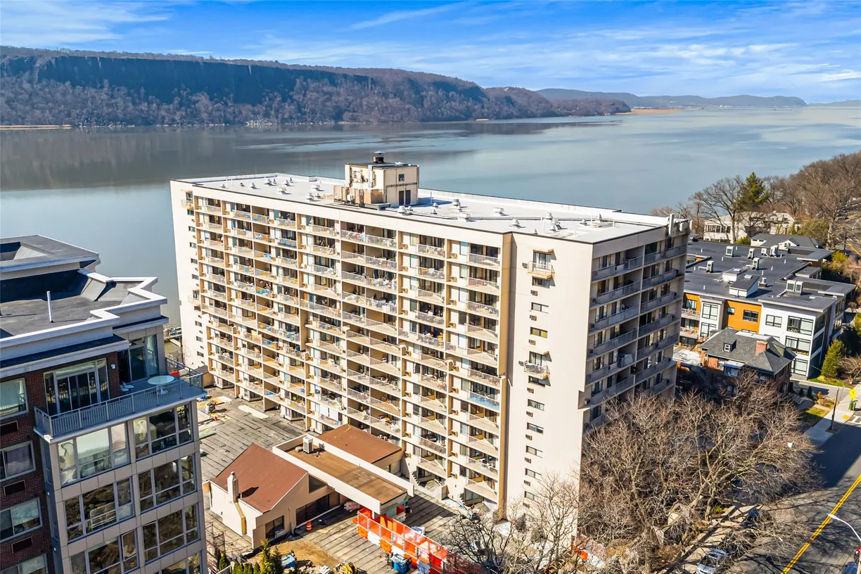 Westchester Real Estate | View 1155 Warburton Avenue, 5F | 2 Beds, 2 Baths