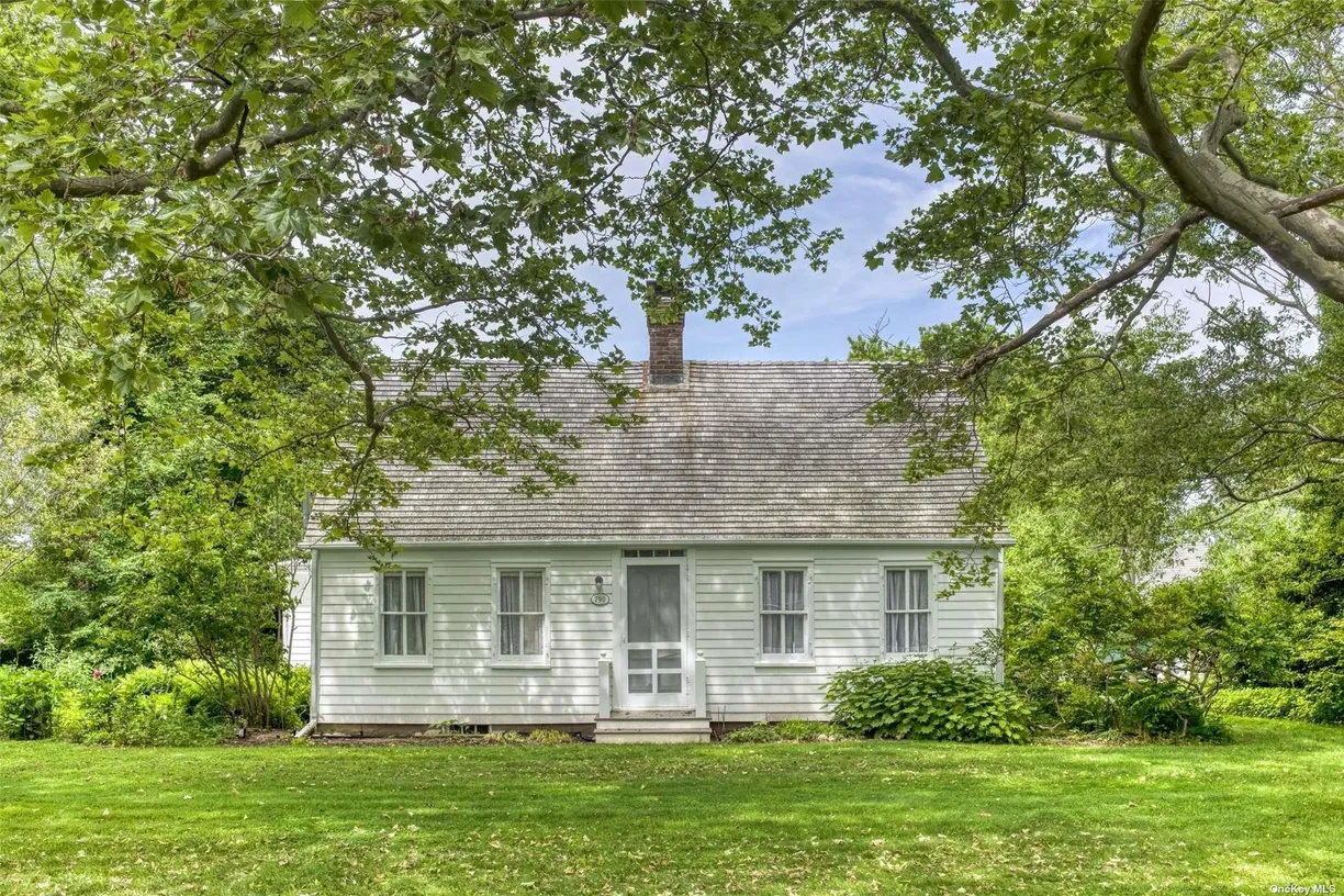 The Hamptons Real Estate | View 790 Oyster Ponds Lane | 3 Beds, 1 Bath