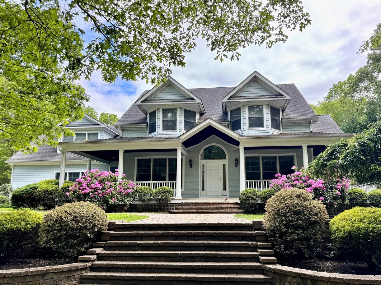 The Hamptons Real Estate | View 16 Turtle Pond Road | 4 Beds, 3 Baths