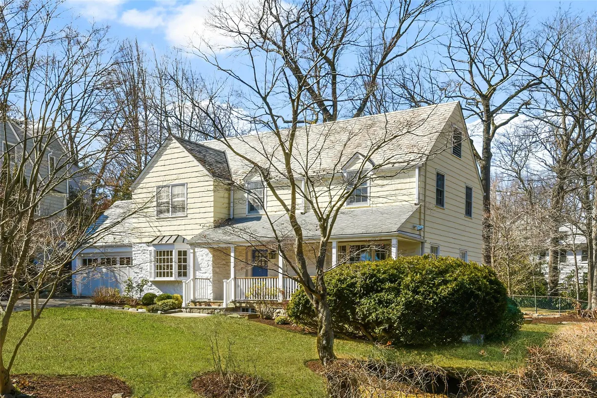 Westchester Real Estate | View 163 Valley Stream Road | Listing