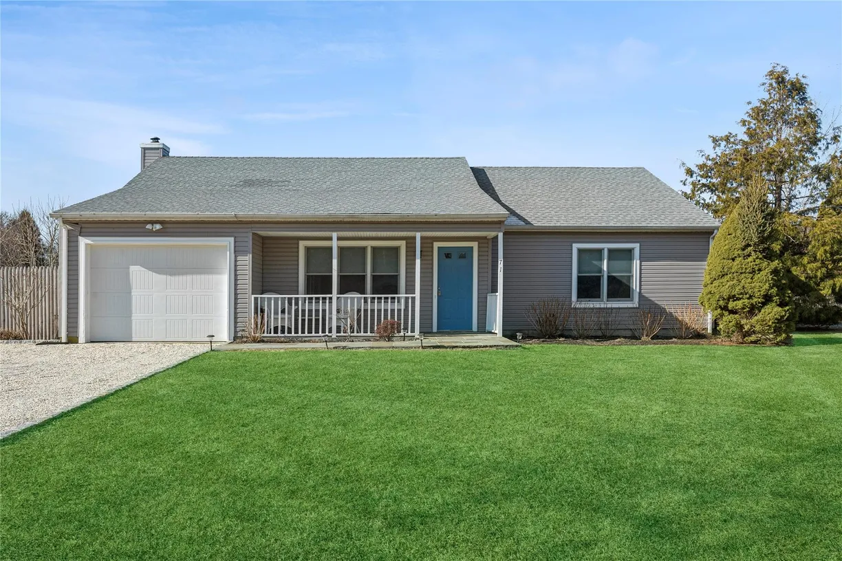 The Hamptons Real Estate | View 71 Sunup Trail | 3 Beds, 2 Baths