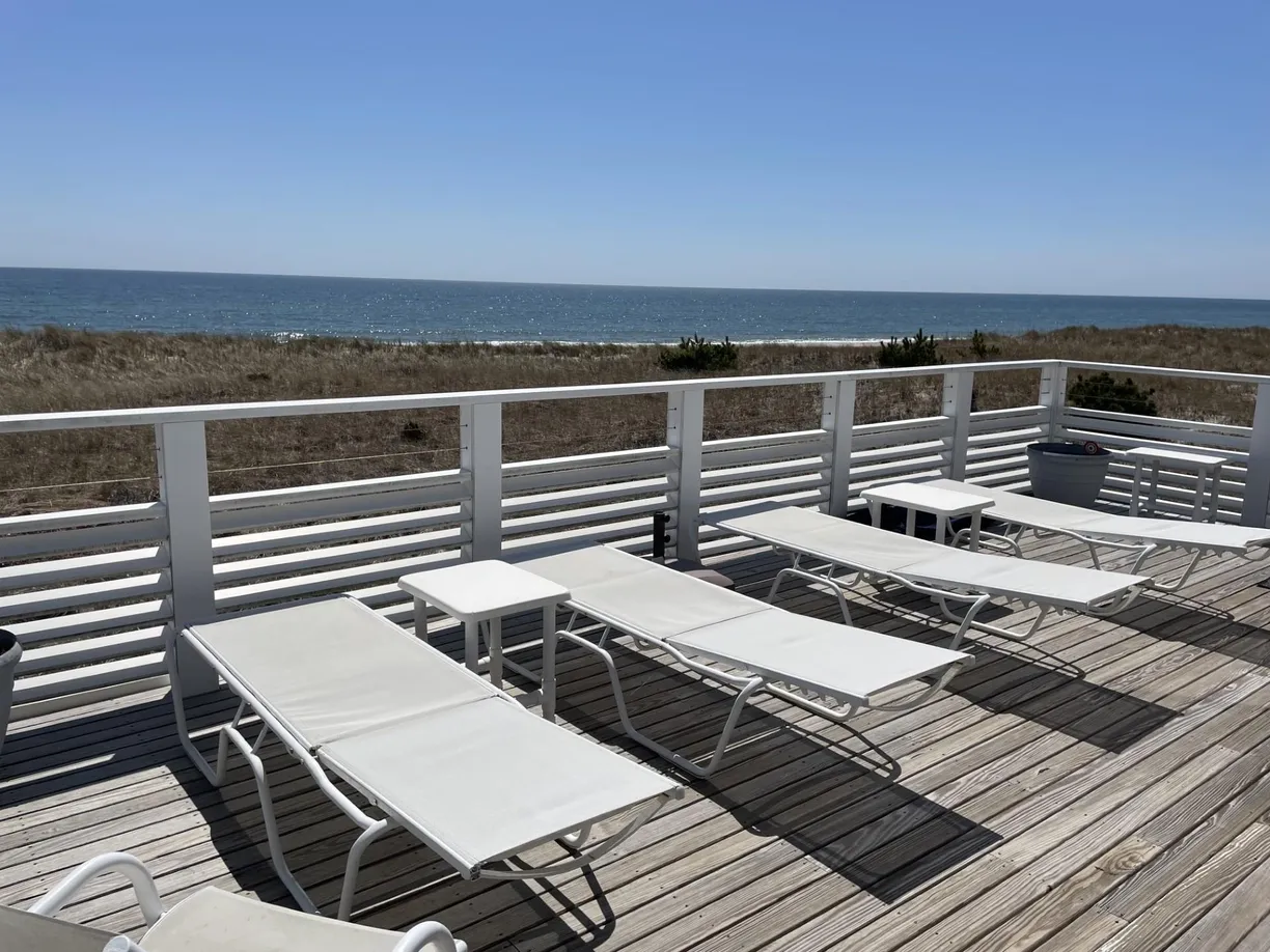 The Hamptons Real Estate | View 539 Dune Road, 7 | 3 Beds, 2 Baths