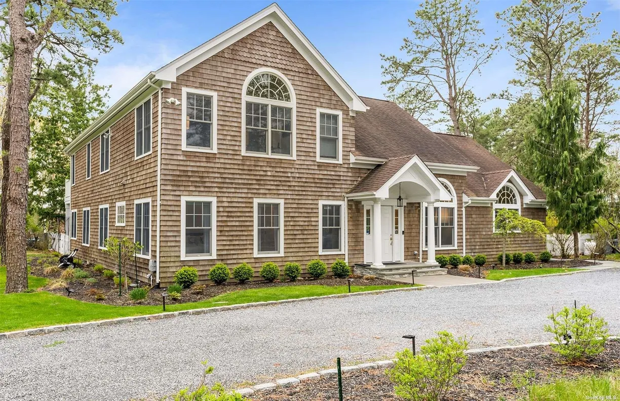 The Hamptons Real Estate | View 33 Park Circle | 4 Beds, 4 Baths