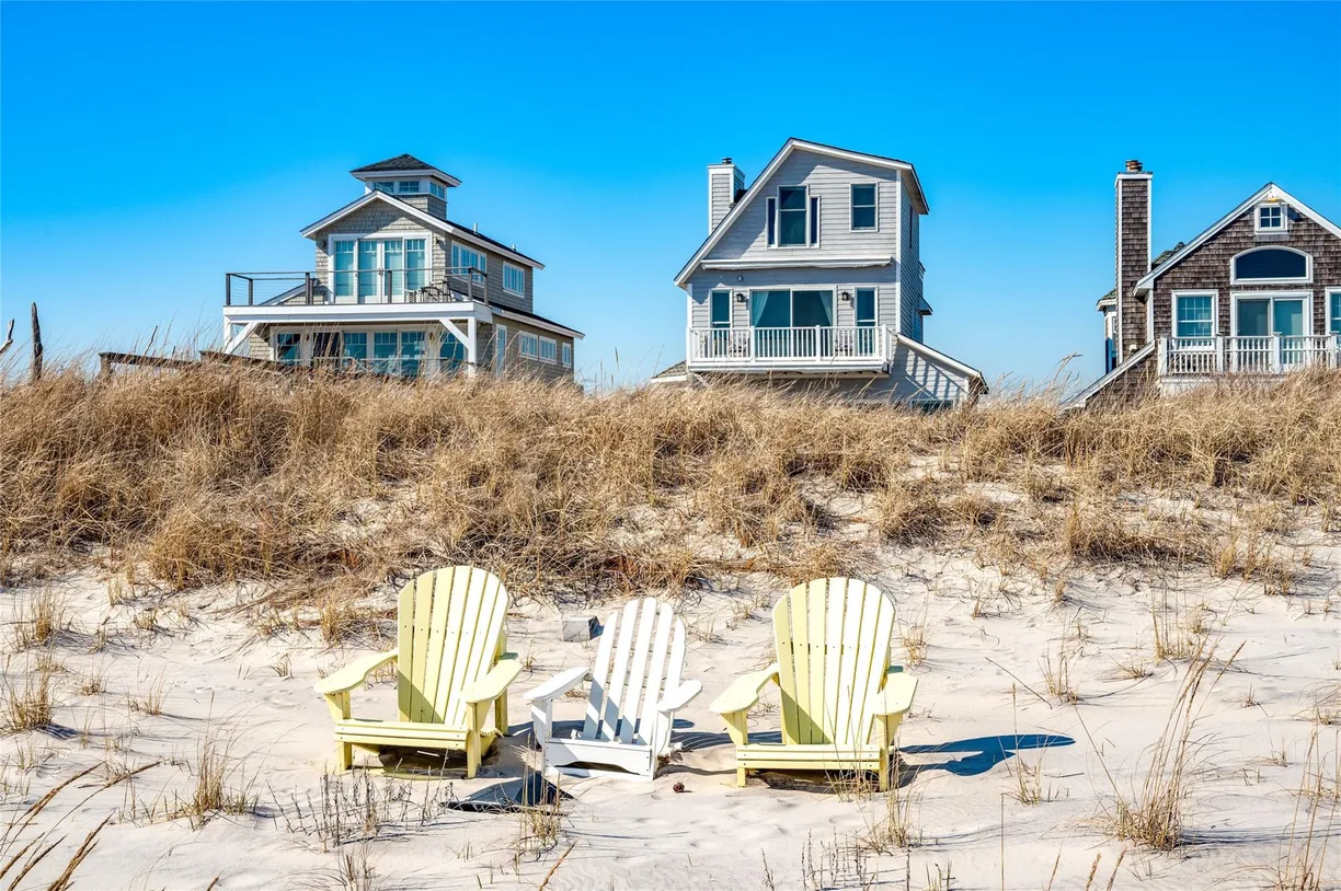 The Hamptons Real Estate | View 793 Dune Road | 4 Beds, 4 Baths